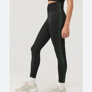 Outdoor Voices Seamless 7/8 Black Leggings with Green detail